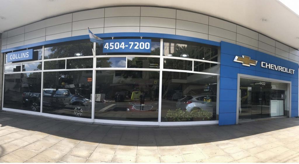 Frente de sucursal Collins Automotores ubicada en Villa devoto